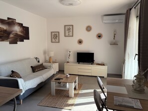 TV - NEW AIR-CONDITIONED APARTMENT WITH GARDEN (Le Plan-de-la-Tour)