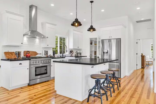 Newly built ,6 acre modern farmhouse. A peaceful getaway for any occasion.