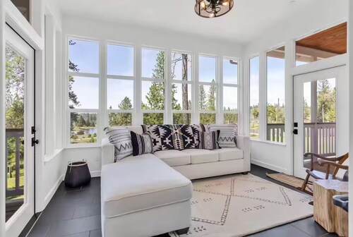 Newly built ,6 acre modern farmhouse. A peaceful getaway for any occasion.