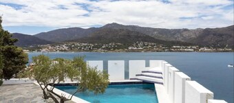 Incredible villa on the Costa Brava with direct access to the sea and two swimming pools