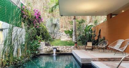Beautiful private Villa with Viva Pool, outdoor spaces. AC and WiFi.