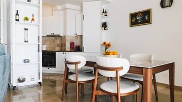 Comfort Villa, Patio, Sea View | Dining room