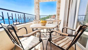 Villa Confort, patio, vue mer | Balcon