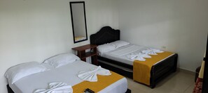 Comfort Room | Free WiFi, bed sheets - HOSTAL VILLA DEL RIO LAS BRISAS (Villavieja)