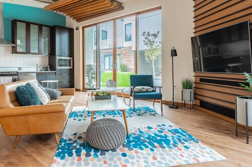 1BR | Modern, Chic, AC | Bellevue | Sophari East A