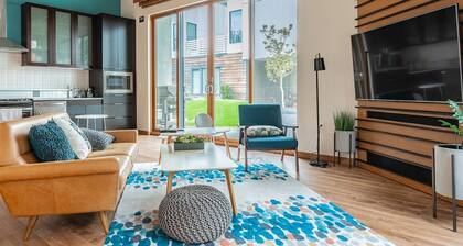 1BR | Modern, Chic, AC | Bellevue | Sophari East A