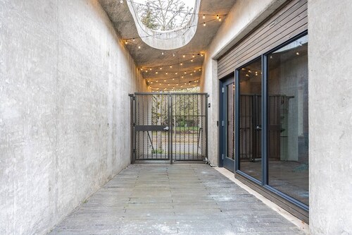 1BR | Modern, Chic, AC | Bellevue | Sophari D