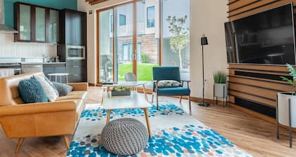 1BR | Modern, Chic, AC | Bellevue | Sophari East A