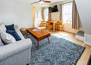 Smart TV, books, offices - Harbor Watch Sleeps 10 WaterView (Southwest Harbor)