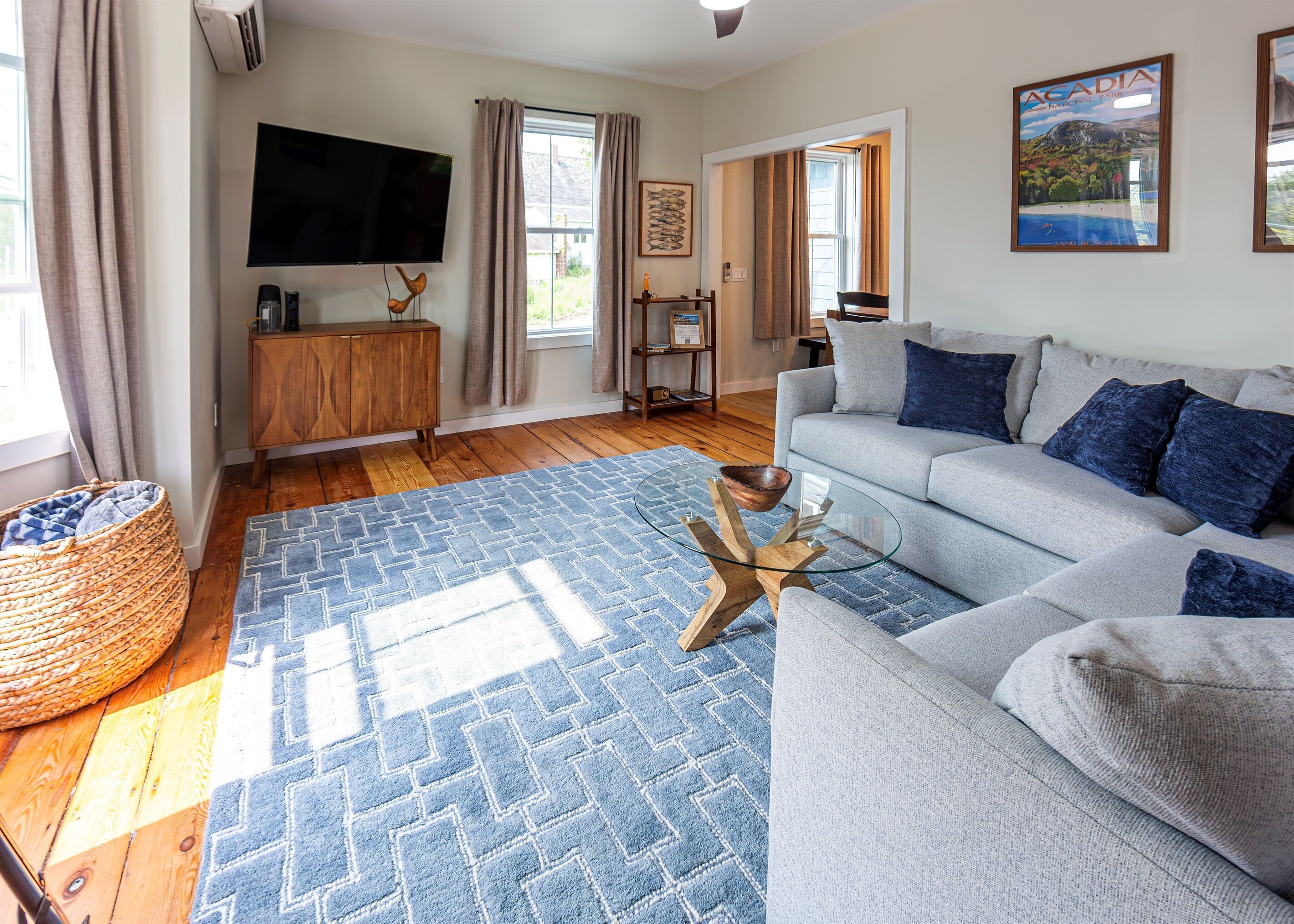 Smart TV, books, offices