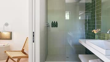 Superior Suite, Garden View | Bathroom