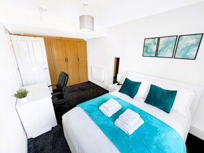 3 bedrooms, desk, iron/ironing board, travel crib