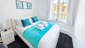 3 bedrooms, desk, iron/ironing board, free WiFi