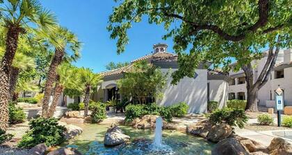 Scottsdale Retreat - 2 Bed 2 Bath Condo With Resort-style Amenities!