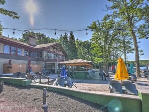 Terrace/patio - Big Boulder Lake, Lake Harmony, PA 5 Bedroom home! (Lake Harmony)