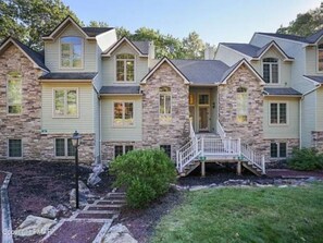 Exterior - Big Boulder Lake, Lake Harmony, PA 5 Bedroom home! (Lake Harmony)