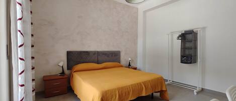 2 bedrooms, desk, iron/ironing board, travel cot