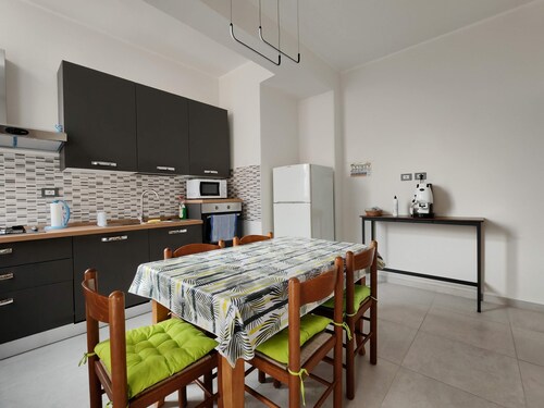 Residenza Missori: Comfort within walking distance of Duomo and Mercato Storico, free park.