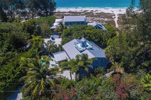 Exterior - Blue Mermaid Beach Bungalow (Anna Maria)