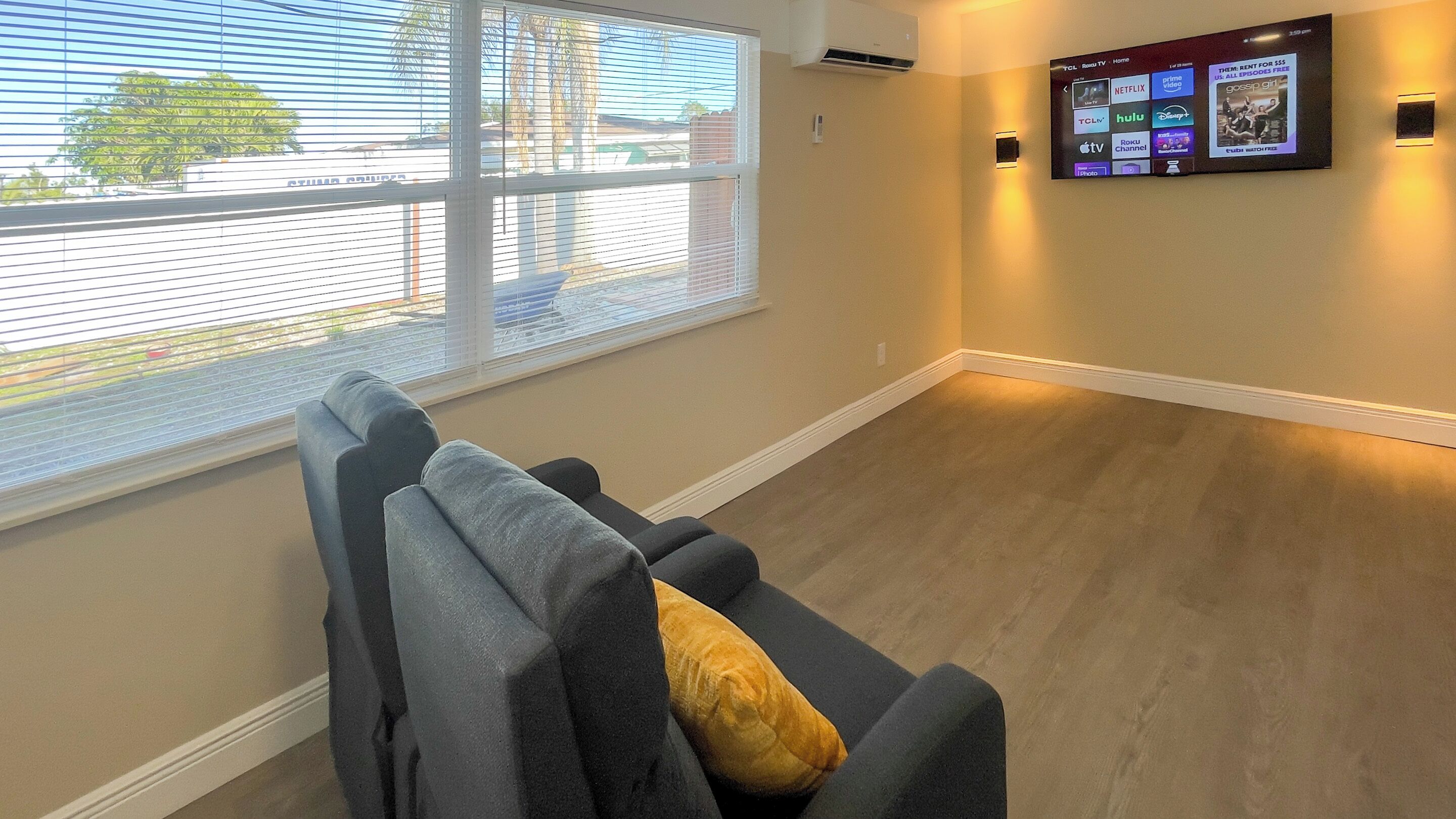 Deluxe Studio (Parrot) | Living area