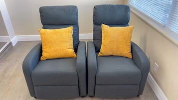 Deluxe Studio (Parrot) | Living area