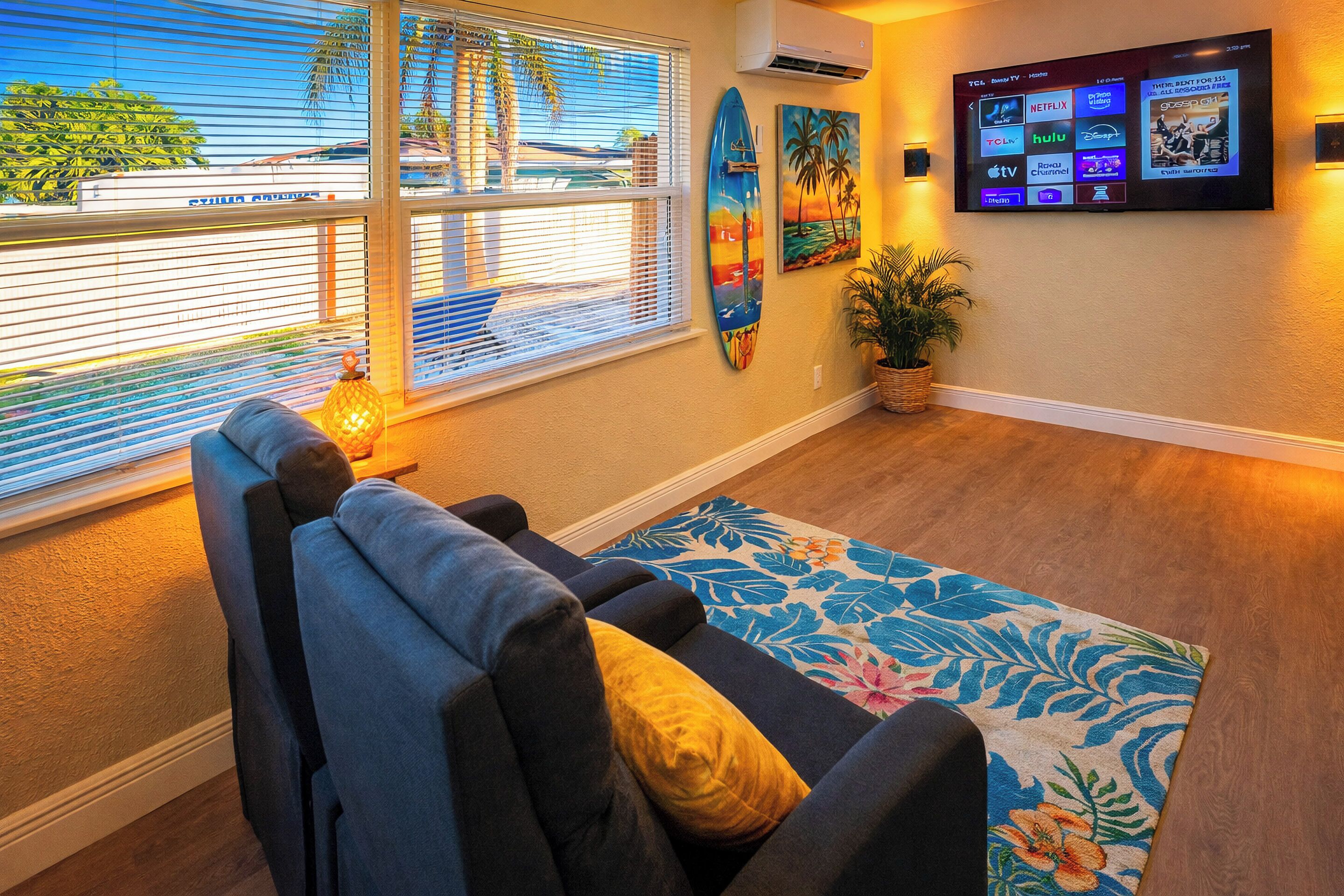 Deluxe Studio (Parrot) | Free WiFi