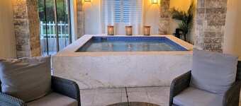 Steps from Black Sand Beach 4-bedroom house in delightful Maunabo with AC, WiFi
