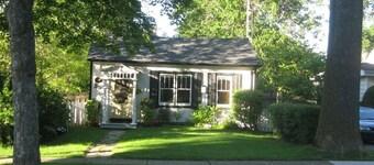 Luxury 1835 Cottage. Free Parking.Right in historic centre and near Shaw Theatre