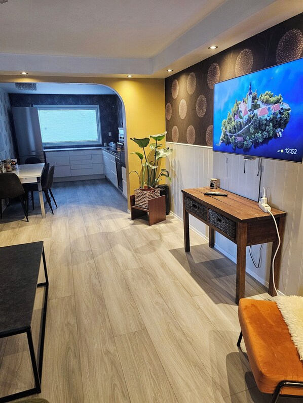 Dining - Full Privacy Townhome with WiFi in Oslo (Oslo)