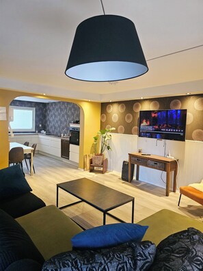 Living area - Full Privacy Townhome with WiFi in Oslo (Oslo)