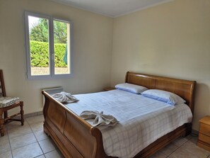 3 soverom, strykejern/-brett, wi-fi og sengetøy