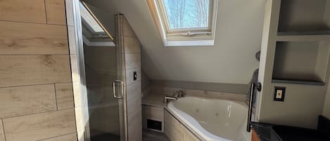 Jetted bath, hair dryer, bidet, towels