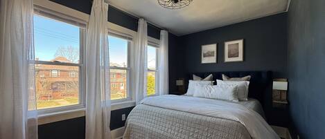 2 habitaciones, tabla de planchar con plancha, wifi y ropa de cama