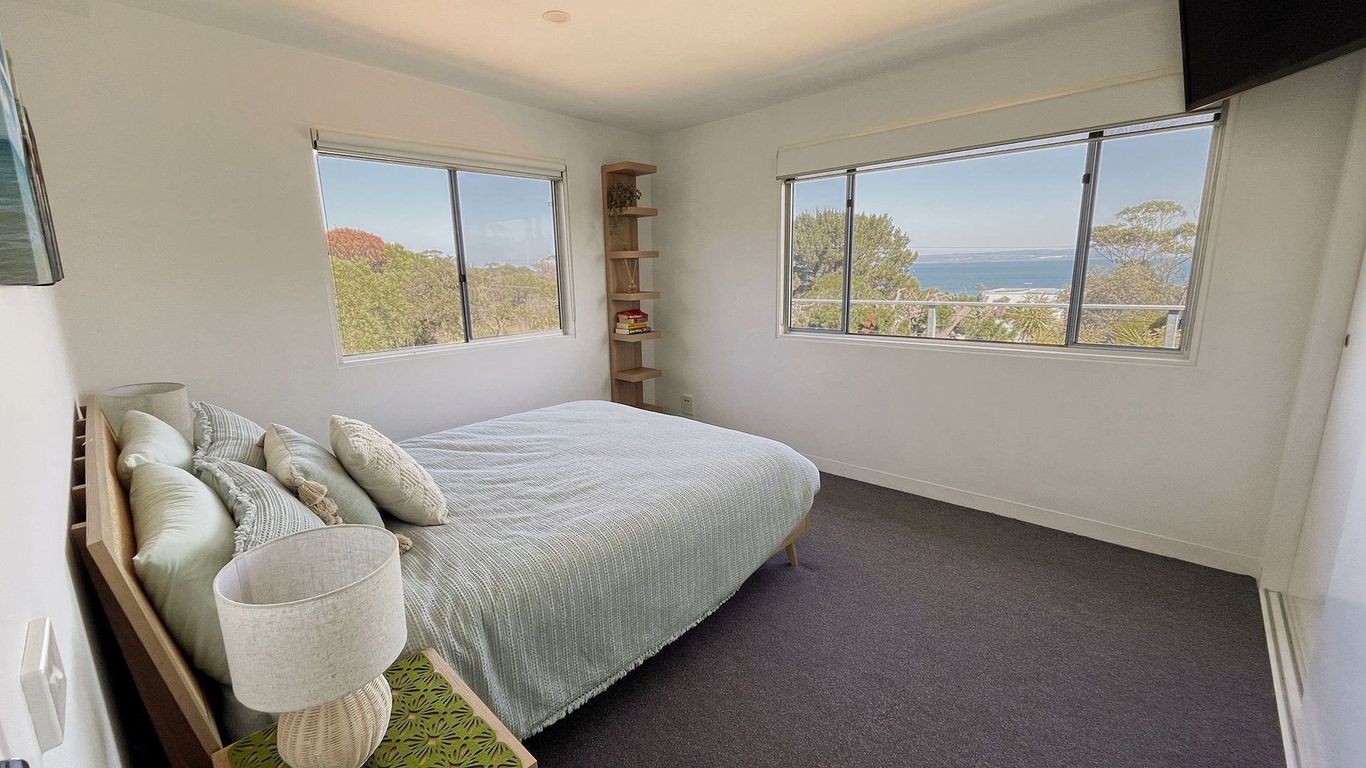 3 bedrooms, iron/ironing board, travel cot