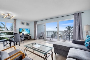 Smart TV, offices - Beachfront Escape – Private Balcony, Gulf Views, No Street to Cross, Watch the Sunset from Your Balcony (Longboat Key)