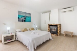 3 chambres, fer et planche à repasser, Wi-Fi gratuit, draps fournis