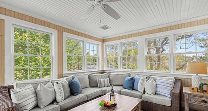 Ocean View family home, Game room, Walk to beach & Nubble Lighthouse!