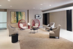 A modern lobby with a seating area, a coffee table, and a trash bin. - Holiday Inn Express New Delhi Intl Airport T3 (New Delhi)