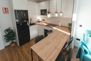 Microwave, oven, stovetop, dishwasher - New apartments with parking and terrace included. (Cáceres)