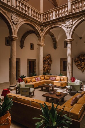 Terrace/patio - Palacio De Godoy Caceres, Curio Collection By Hilton (Cáceres)