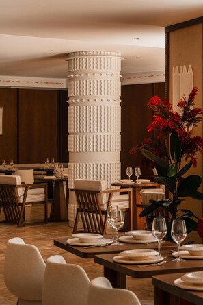 Restaurant - Palacio De Godoy Caceres, Curio Collection By Hilton (Cáceres)