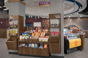 Snack bar - Tru By Hilton Huntsville Research Park Area (Huntsville)