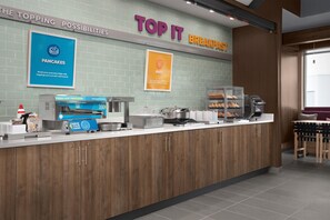 Free daily buffet breakfast  - Tru By Hilton Huntsville Research Park Area (Huntsville)