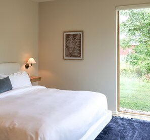 2 bedrooms, iron/ironing board, WiFi, bed sheets - Alma at Loma Cottages (Egg Harbor)