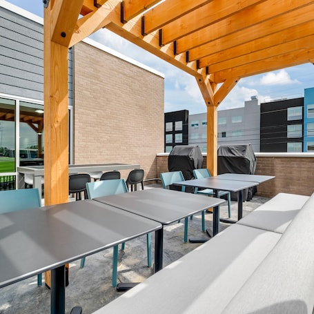 Terrace/patio. Home2 Suites By Hilton Richmond, Ky