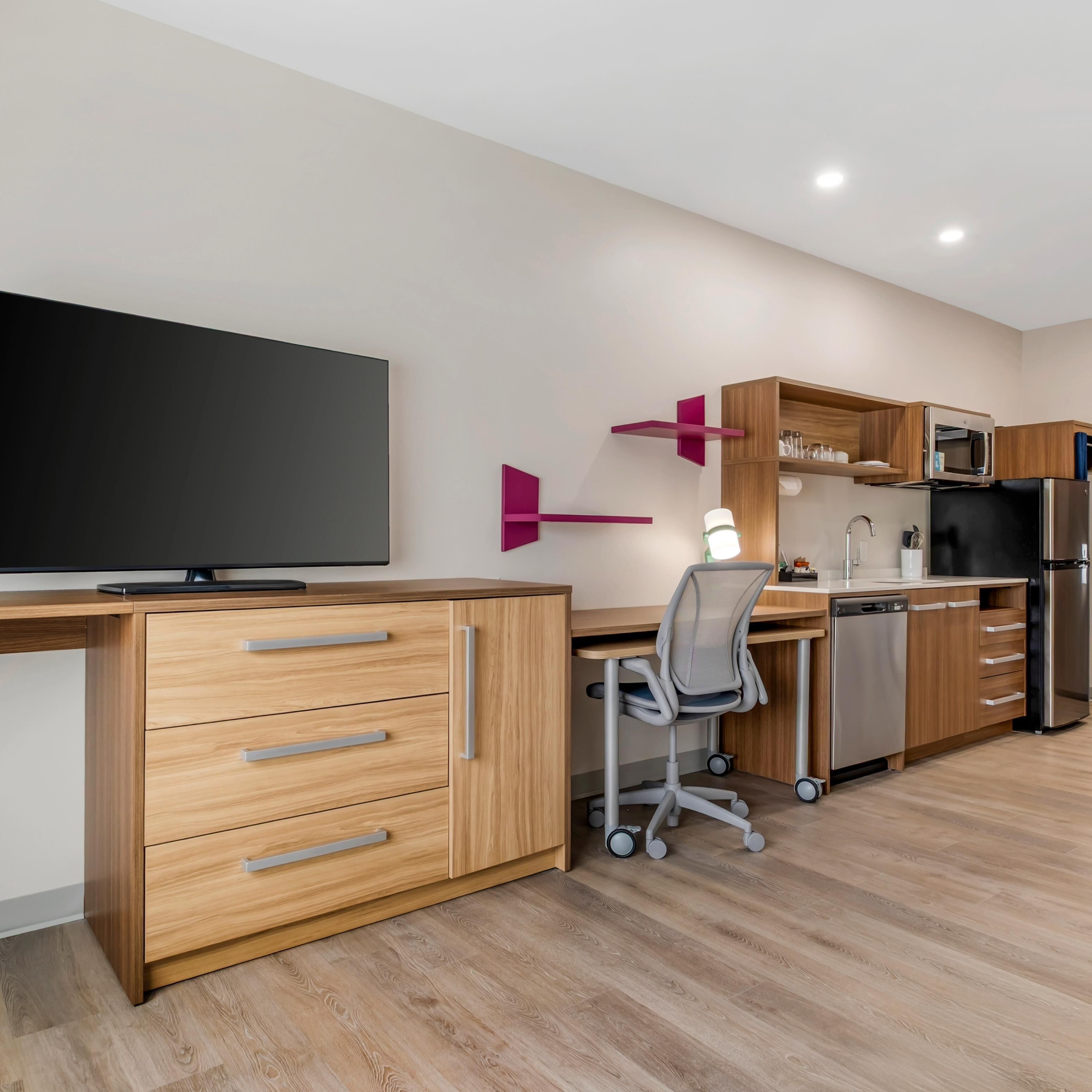 Suite, 1 Bedroom | Private kitchen