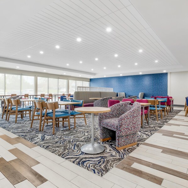 Desayuno continental gratuito y diario