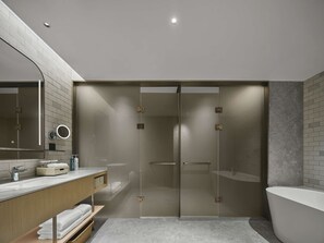 Deluxe Suite, 1 King Bed | Bathroom - Hilton Garden Inn Sanya Haitang Bay (Sanya)