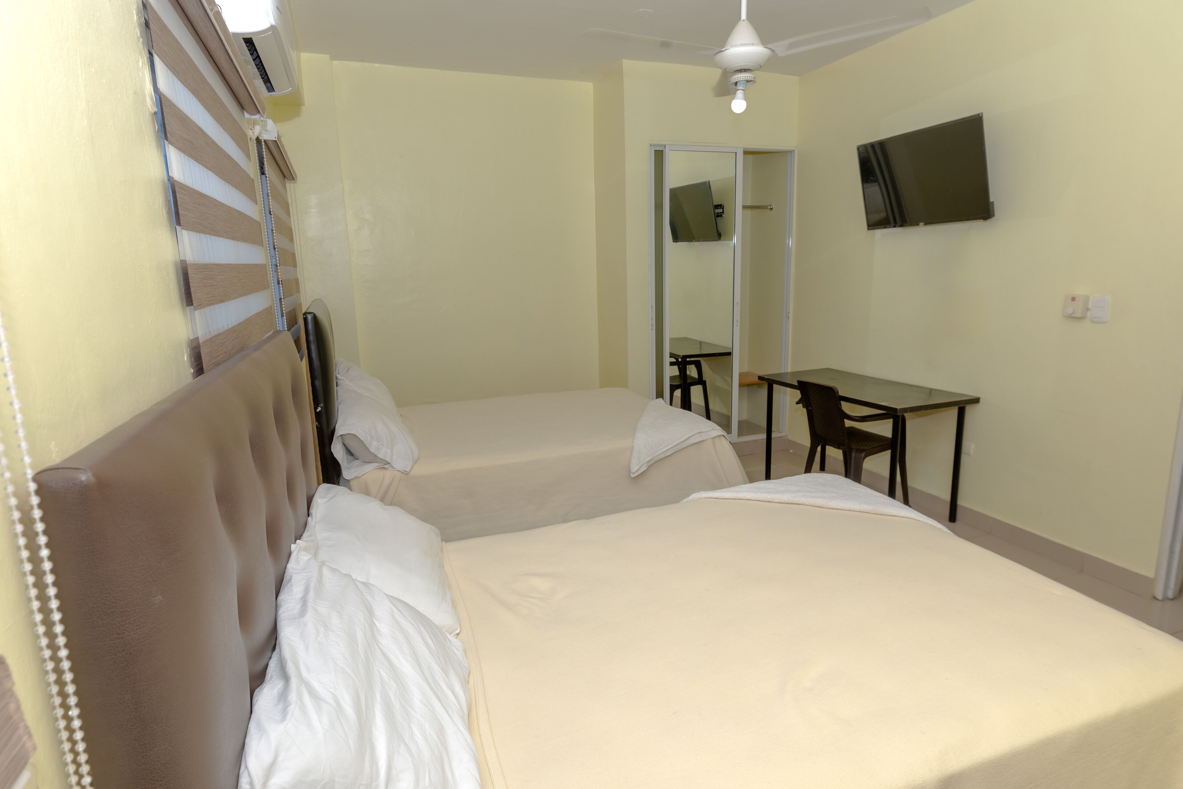 Classic Room | Desk, laptop workspace, free WiFi