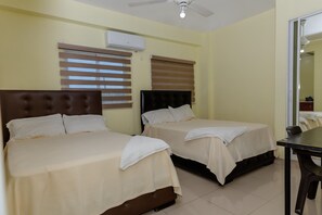 Quarto clássico | Escrivaninha, espaço de trabalho para notebook, Wi-Fi de cortesia